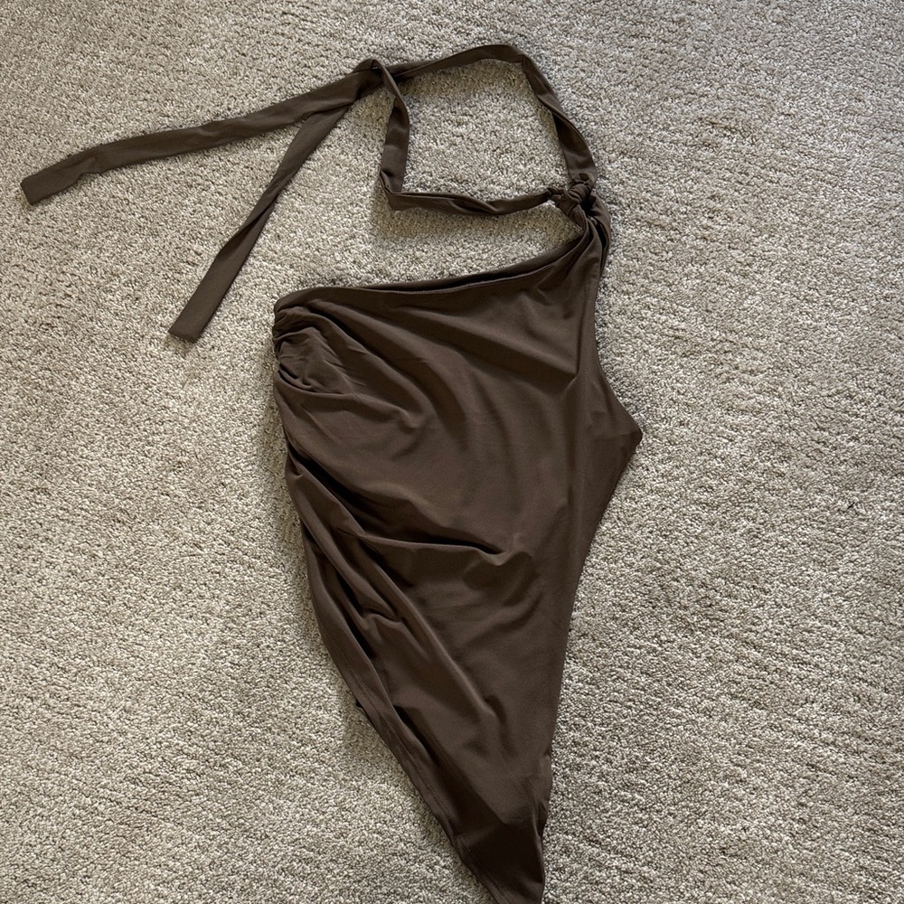 Forever21 Women’s Brown One-Shoulder Going Out Top